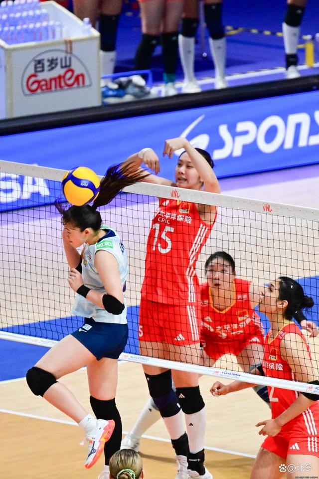 海港对阵中国女排激战胶着，最终险胜对手